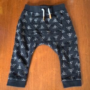 🫐3/$30 Castro Black Patterned Kids Joggers size 2T